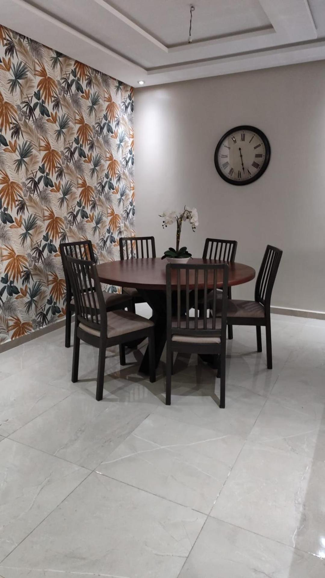 3 Bedrooms Appartement *